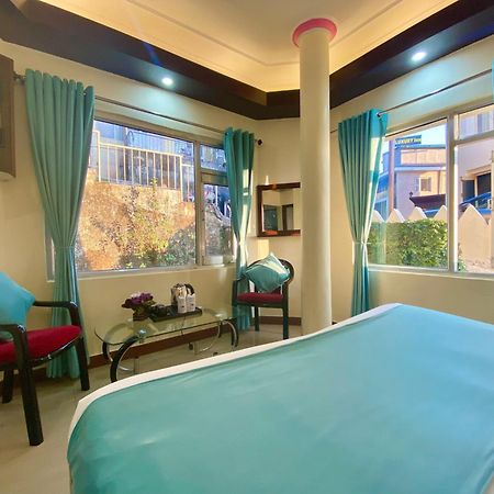 Riversun Hotel Mall Road 무소리에 외부 사진