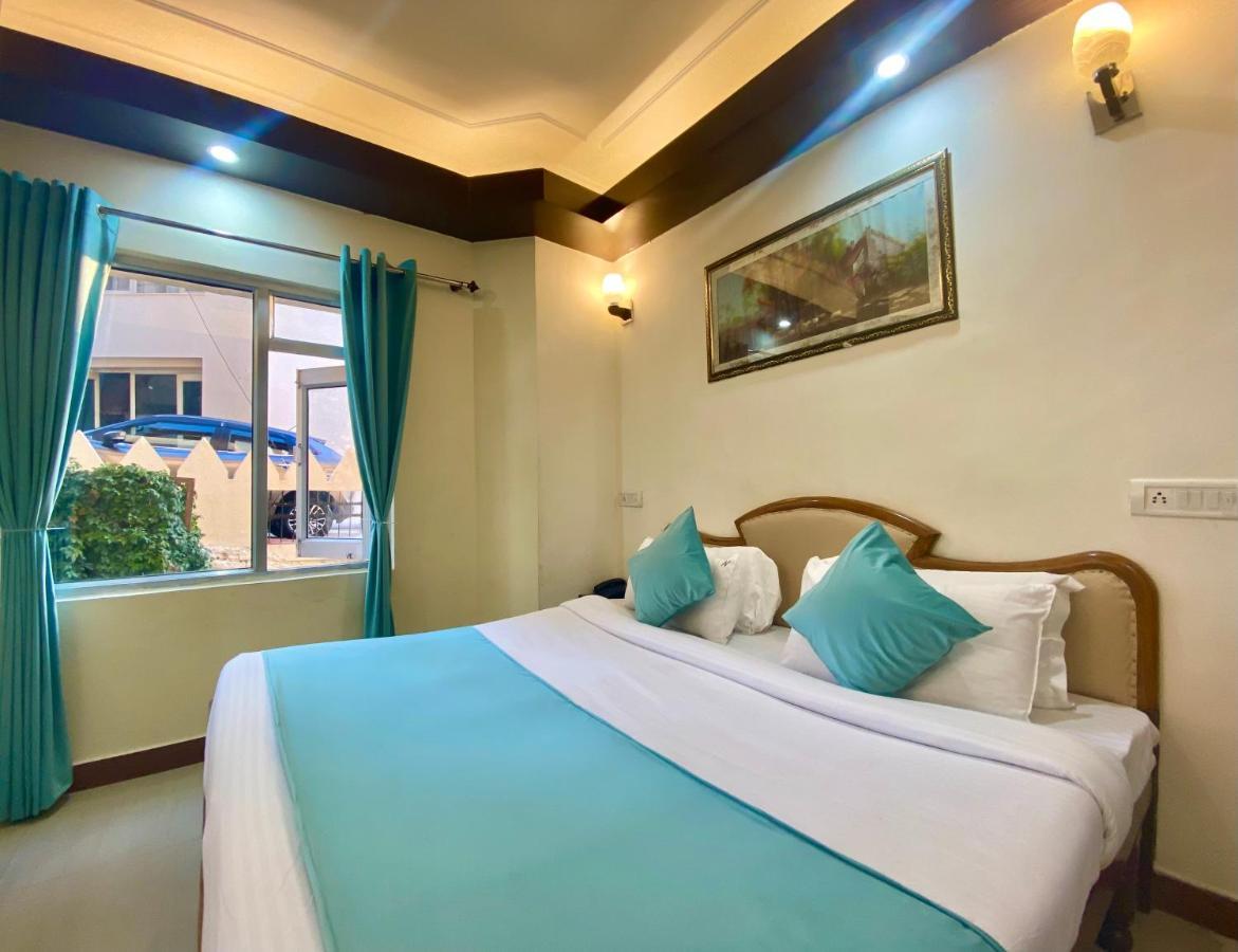 Riversun Hotel Mall Road 무소리에 외부 사진